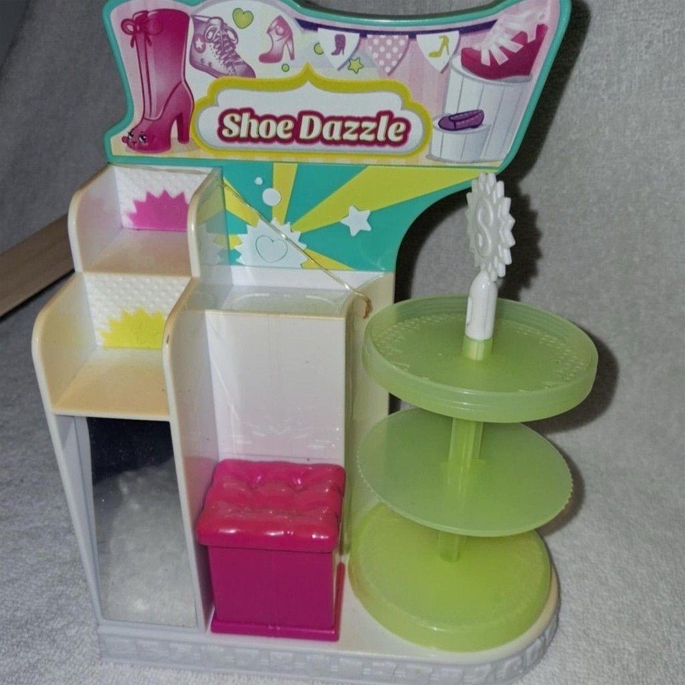 Shopkins Shoe Dazzle Playset with Display Shelves & Spinning‎ Rack
